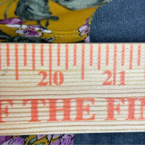 Pleione Yellow Sleeveless Blouse with Floral Design - Picture 5 of 6